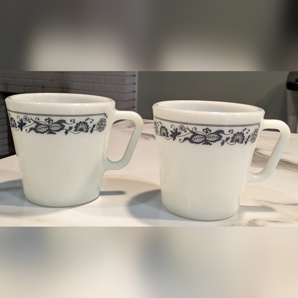 Set of 4 Pyrex mugs - Picture 7 of 9